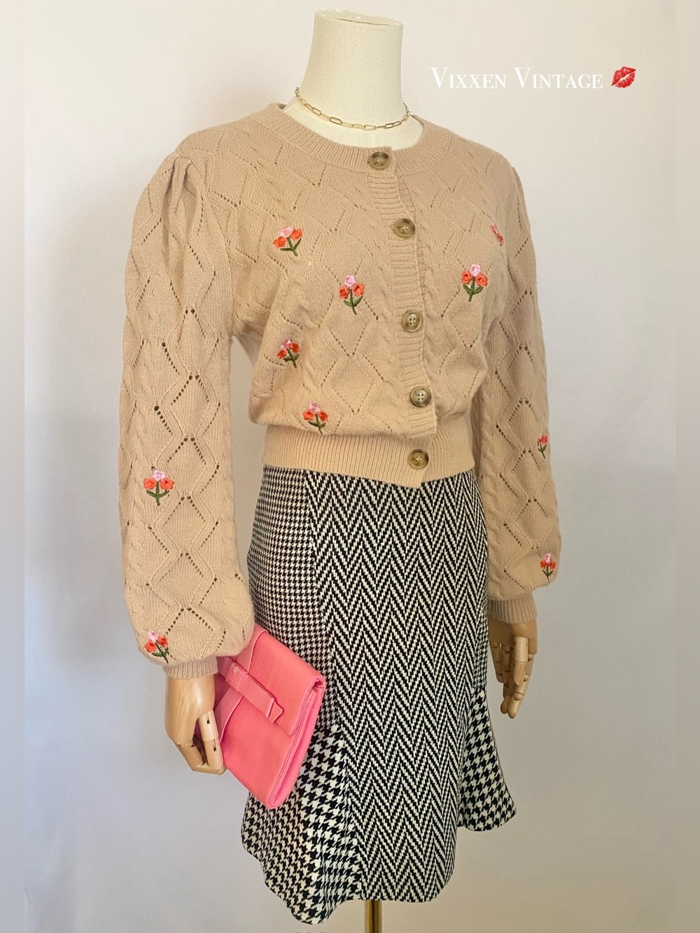DREAMERS BY DEBUT 2021 FLORAL EMBROIDERED DIAMOND KNIT CROP CARDIGAN IN OATMEAL